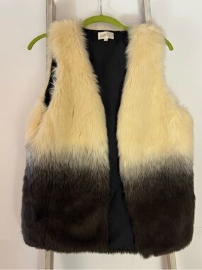 Jolt Ombre Faux Fur Vest in Cream and Dark Brown Trim